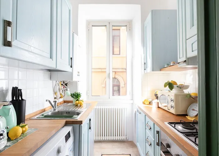 Charming Capri Style Retreat - Near Termini Station, Near Colosseum Apartment *