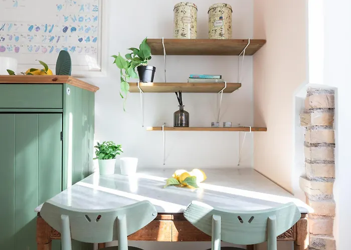 Charming Capri Style Retreat - Near Termini Station, Near Colosseum Rome