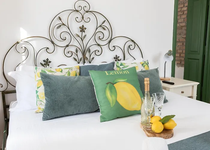 Charming Capri Style Retreat - Near Termini Station, Near Colosseum *