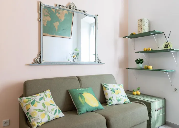Charming Capri Style Retreat - Near Termini Station, Near Colosseum Rome