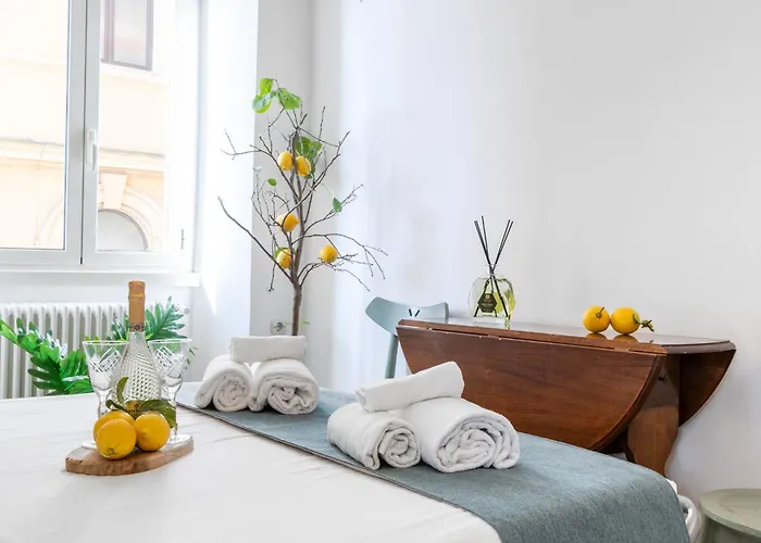 Charming Capri Style Retreat - Near Termini Station, Near Colosseum *