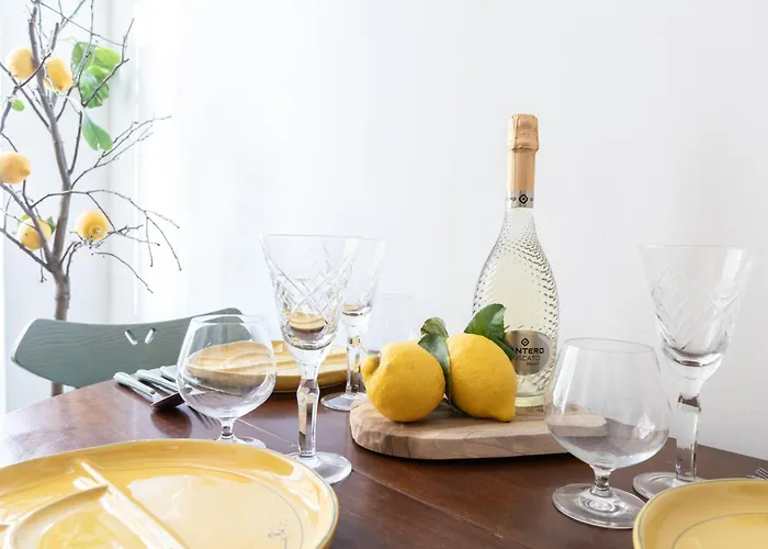 Charming Capri Style Retreat - Near Termini Station, Near Colosseum * Rome