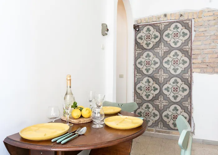 Charming Capri Style Retreat - Near Termini Station, Near Colosseum *