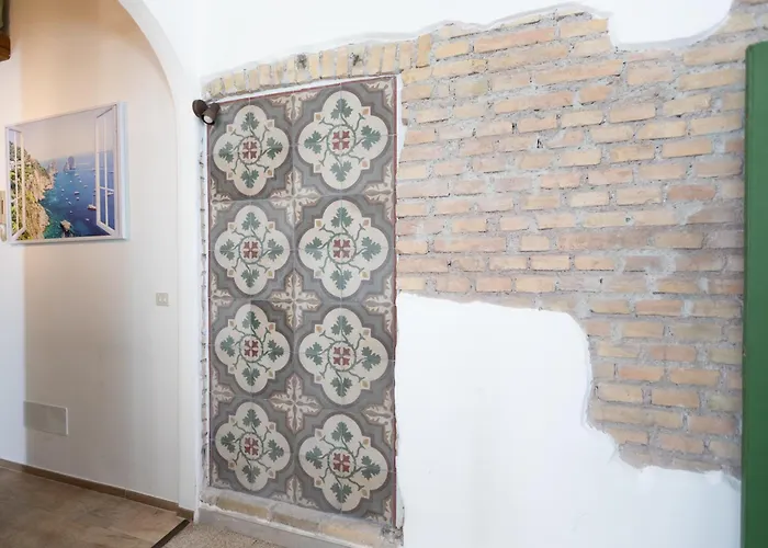 Charming Capri Style Retreat - Near Termini Station, Near Colosseum * Rome